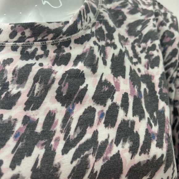 Avia Animal Print Fitness Long Sleeve High Low Tee. Size XL - Picture 4 of 6